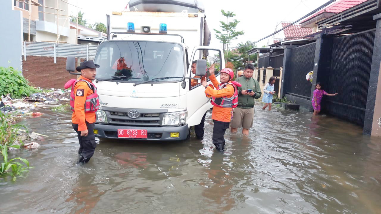 Dampak Ganda Cuaca Ekstrem di Makassar: Ratusan Warga Mengungsi BPBD_Makassar_356_Warga_Mengungsi_Akibat_Banjir,_29_Pohon_Tumbang.png